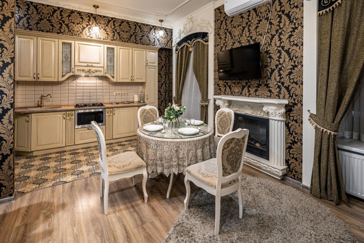 Classic Royal Central Apartment. Balcony And A/C Lviv Kültér fotó